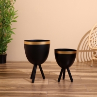 Кашпо на подставке "Блэки" металл (набор 2 шт), диаметр 28 и 23 см Кашпо на подставке "Блэки" металл (набор 2 шт), диаметр 28 и 23 см