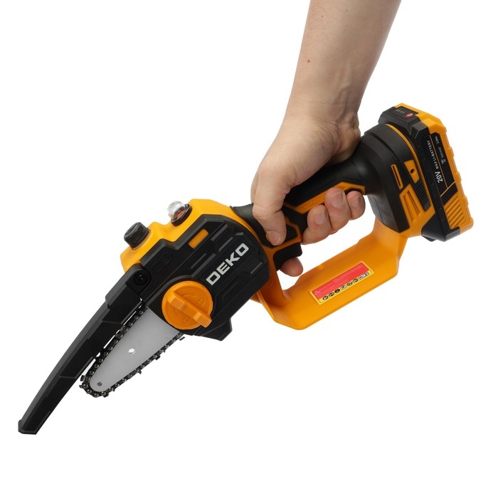Пила цепная аккумуляторная DEKO DKCHS 20-4 063-4480, 20 В, 2 Ач, Li-ion АКБх1 шт, ЗУ Пила цепная аккумуляторная DEKO DKCHS 20-4 063-4480, 20 В, 2 Ач, Li-ion АКБх1 шт, ЗУ