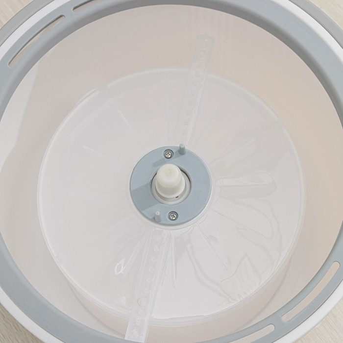 Швабра с отжимом и ведром Raccoon: ведро с подачей воды 19,5&times;31 см, швабра 23&times;135 см, насадка из микрофибры d=23 см