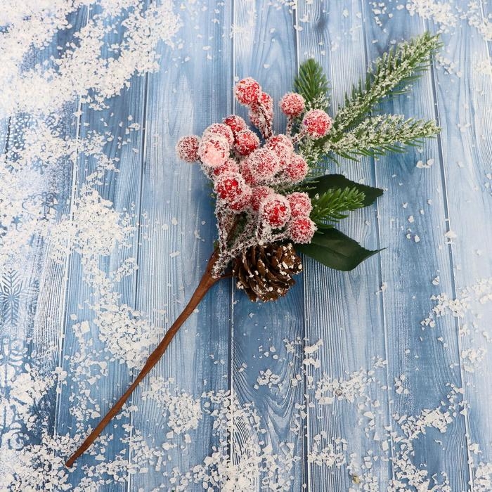 Декор Декор "Зимние грезы" ветка хвои ягоды шишка, 27 см