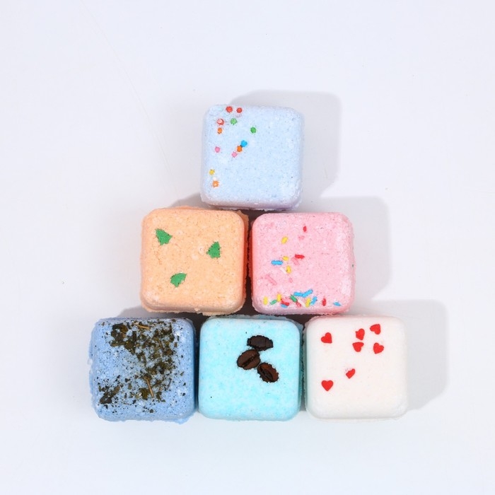 Подарочный набор косметики &laquo;Тепло снаружи, сказочно внутри&raquo;, бомбочки для ванны с добавками, 6 х 70 г, Новый Год