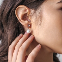 Серьги с жемчугом &laquo;Невеста&raquo; бусины d=1, со стразами, цвет белый