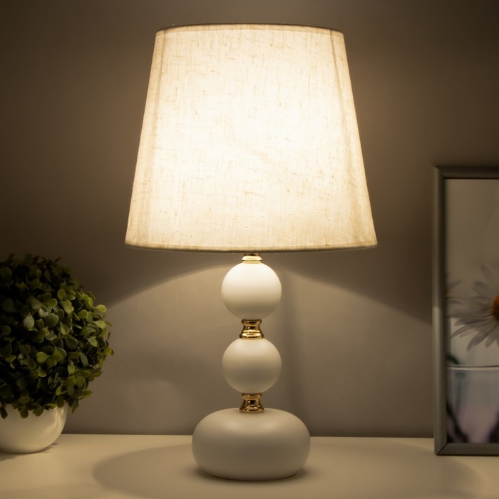 Настольная лампа Катания 1x60Вт E27 бело-золотой 25х25х45 см RISALUX