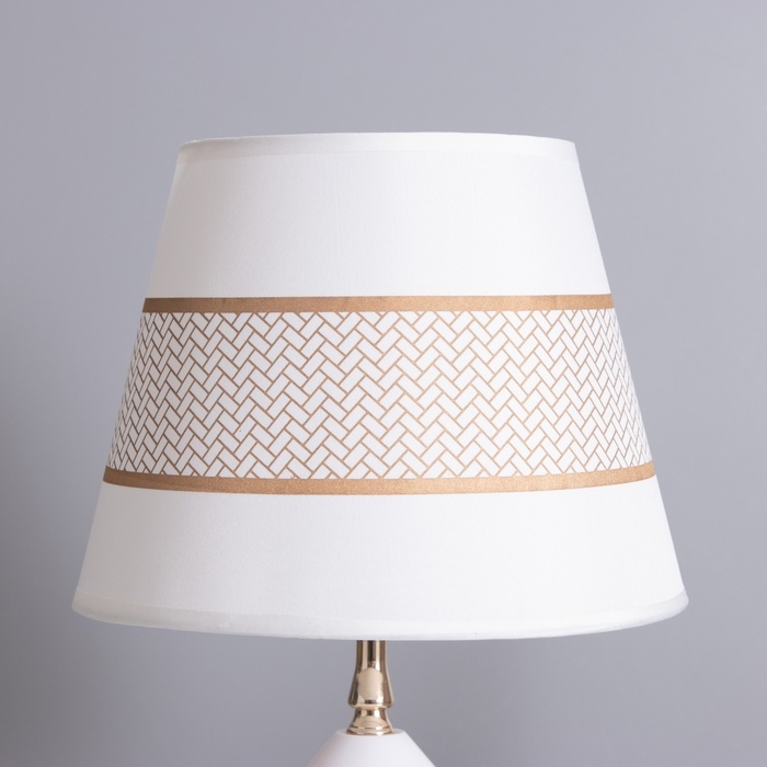 Лампа настольная "Кристи" 1х40Вт Е27 белый/золото 25х25х41см