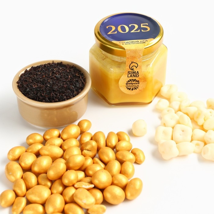 Подарочный набор &laquo;Счастье рядом&raquo;: чай чёрный с апельсином 50 г., арахис в шоколаде 100 г., ананас в шоколаде 100 г.,, крем-мёд с апельсином 120 г.