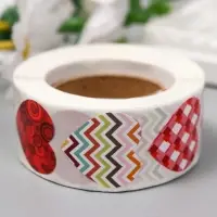 Наклейка бумага "Разные сердечки" d=2,5 см 500 шт в рулоне 3х6,5х6,5 см