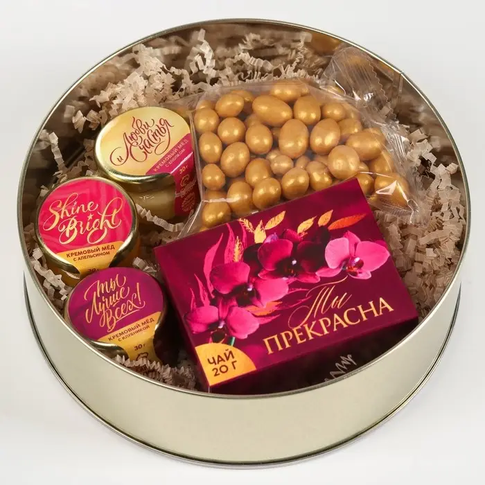Набор &laquo;8 марта&raquo;: крем-мед, чай, орехи в шоколаде