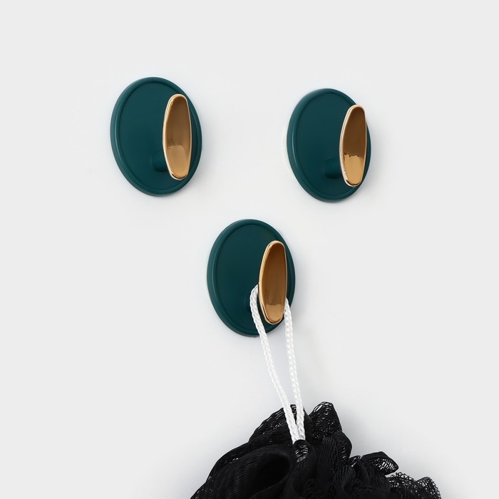 Крючки самоклеящиеся Доляна Gold, 3 шт, 4&times;4&times;2,5 см, цвет зелёный