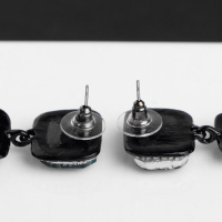 Серьги висячие со стразами «Флюид» малый, цвет бело-изумрудный в чёрном металле, 8,5 см Серьги висячие со стразами «Флюид» малый, цвет бело-изумрудный в чёрном металле, 8,5 см