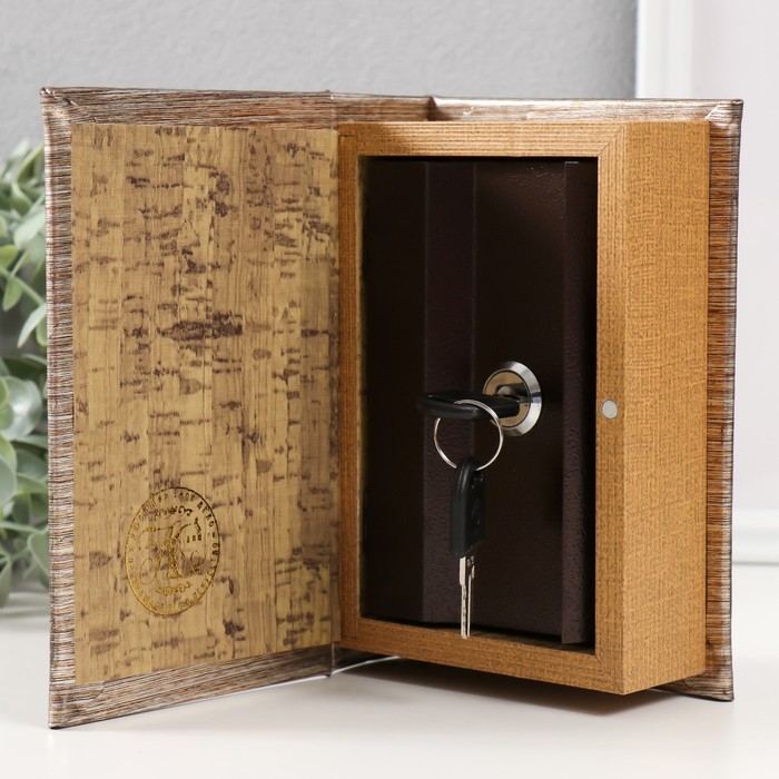 Сейф-книга дерево кожзам "Щит с геральдической лилией" тиснение, под металл 17х11х5 см