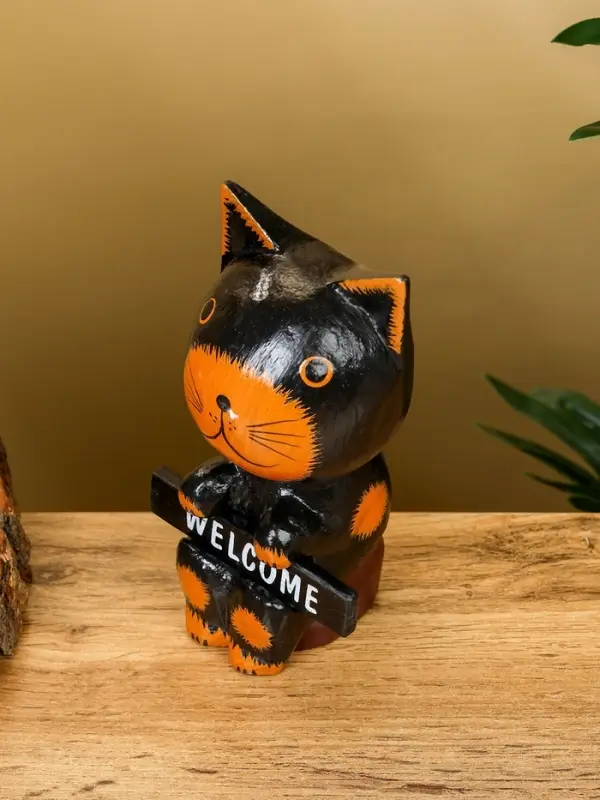 Сувенир "Кот с табличкой WELCOME" дерево 10х7х16 см, цв. чёрно-рыжий