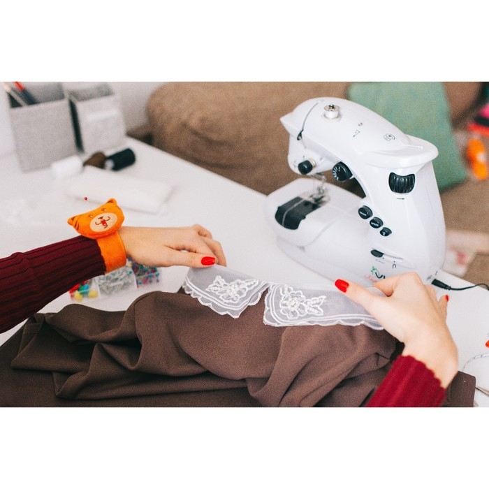 Игольница на браслете &laquo;Тигра&raquo;, 23 &times; 6,5 см, цвет оранжевый