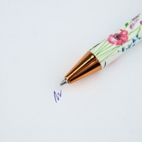 Ручка шариковая синяя паста, пластиковый корпус &laquo;С 8 марта сирень&raquo;