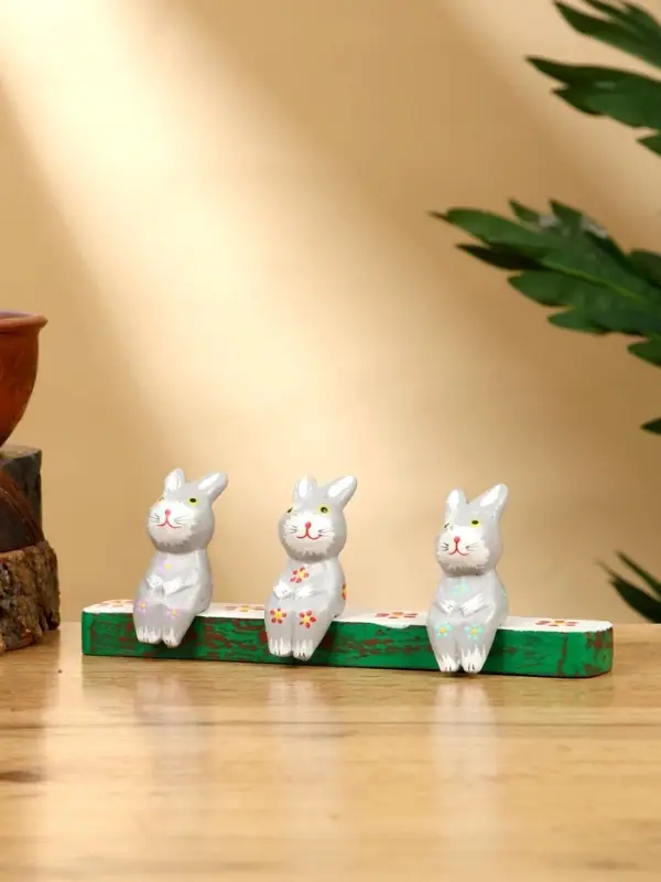 Сувенир &laquo;Зайки на скамейке&raquo;, 18&times;4&times;6 см, дерево