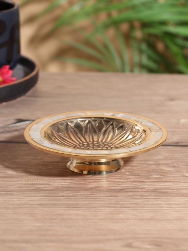 Блюдо сервировочное на ножке "Подсолнух" латунь с перламутром 11х11х2,5 см