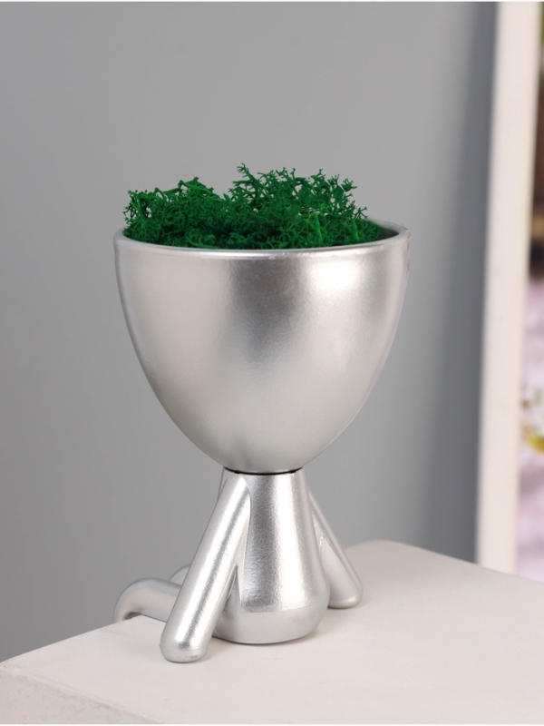 Кашпо пластиковое "Мистер Грин сидит" 13*9*7,3 см серебро