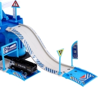 Парковка &laquo;Полицейский участок&raquo;, с металлическими машинкой и вертолётом