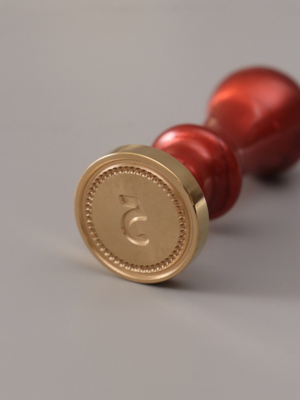 Печать для сургуча с пластиковой ручкой Печать для сургуча с пластиковой ручкой "Классика цифра 5" 2,5х2,5х6,3 см