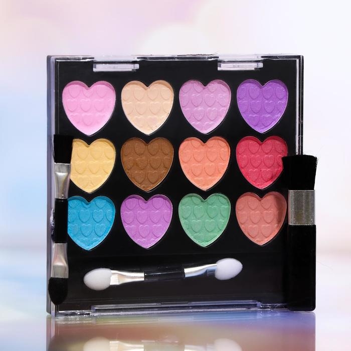 Набор косметики для девочки: тени, кисть, аппликатор Набор косметики для девочки: тени, кисть, аппликатор