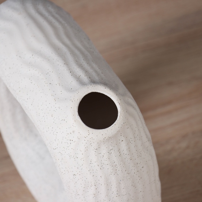 Ваза керамика настольная Ваза керамика настольная "Ласло" d-3см, 18,5х19,5 см, белый