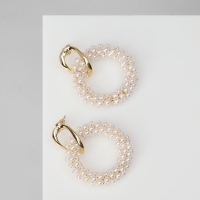 Серьги с жемчугом &laquo;Круги&raquo; на кольце, цвет белый в золоте