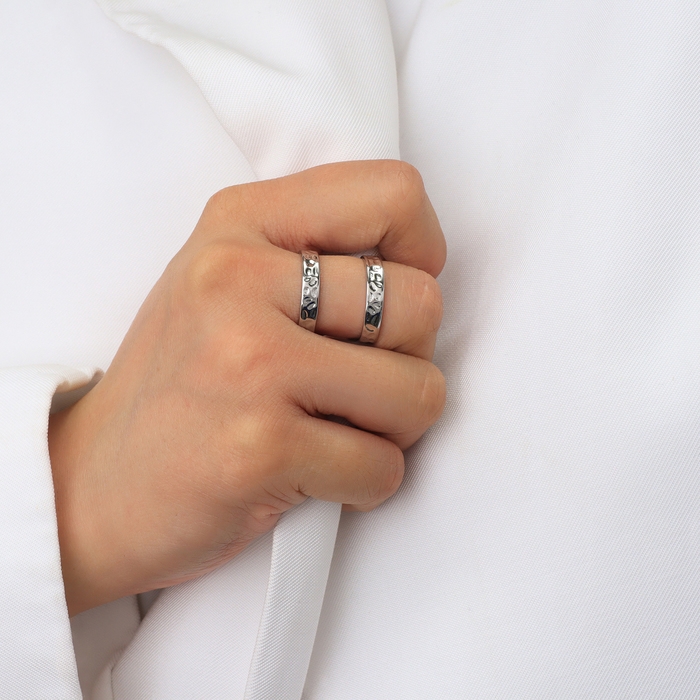 Кольцо металл &laquo;Тренд&raquo; три полосы, кратеры, цвет серебро, безразмерное