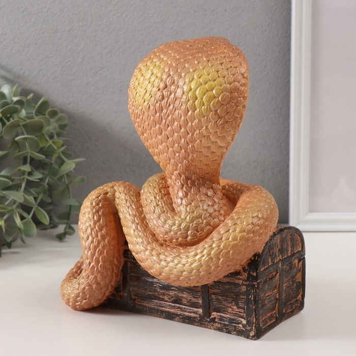 Копилка Копилка"КОБРА НА СУНДУКЕ " 20 х 17 х 12 см.