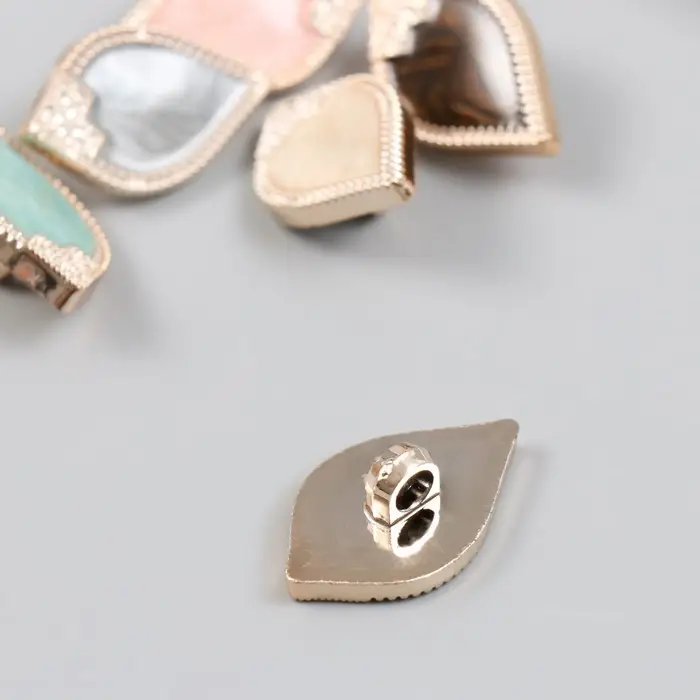 Пуговица пластик для творчества "Каменный листик" МИКС 2,7х1,3х1 см