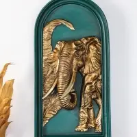Панно интерьерное полистоун "Слоны в джунглях" зелёный с золотом 18,7х7,5х36,7 см