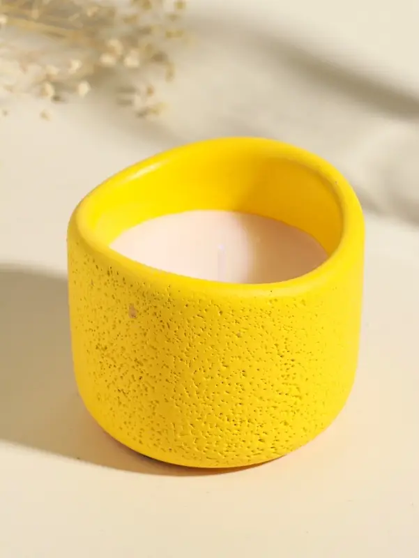 Свеча в вулканическом подсвечнике "Изгиб" жёлтая 8,3х8,5х7 см