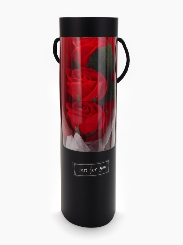 Букет из трех мыльных красных роз в колбе.