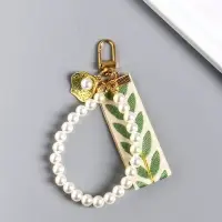 Брелок на карабине "Жемчужная нить, с ремешком и ракушкой" 12х9х1 см