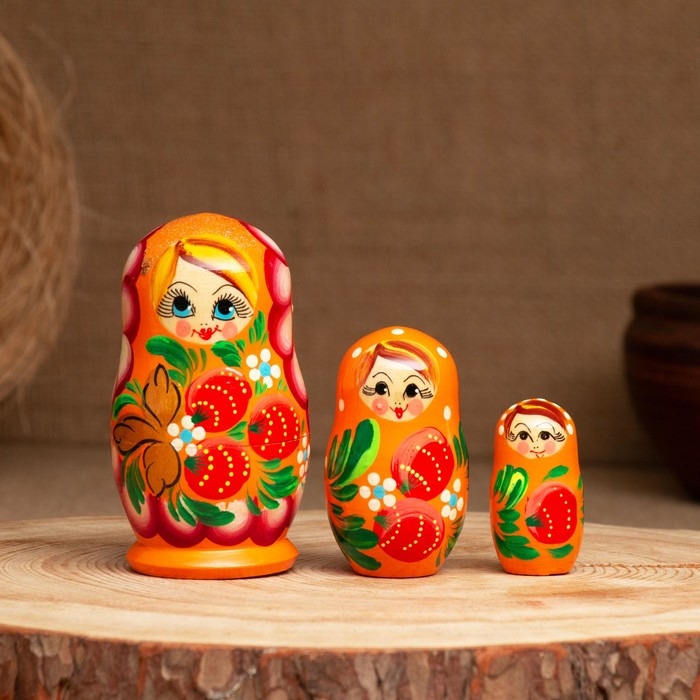 Матрёшка &laquo;Земляничка&raquo;, оранжевое платье, 3 кукольная, 10-12 см