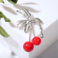 Брошь &laquo;Вишня&raquo; с листиками, подвижная, цвет красный в матовом серебре