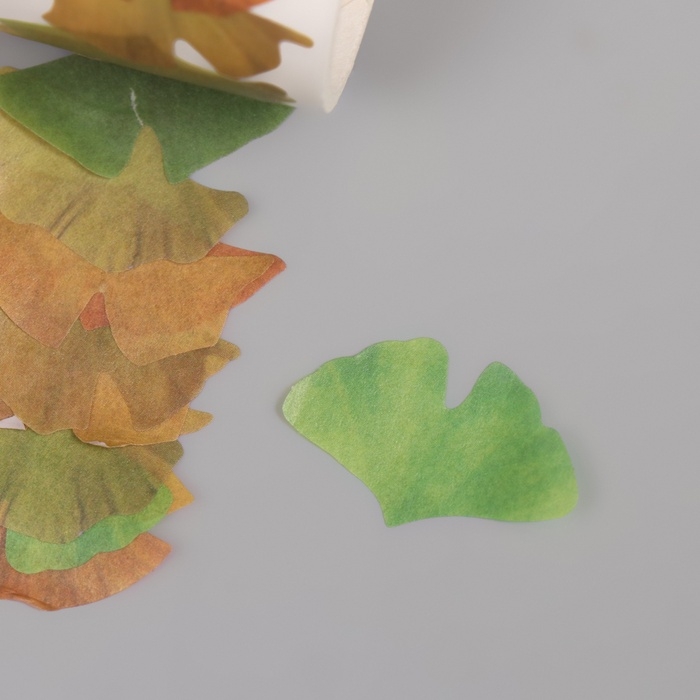 Клейкая лента бумага "Листья гинкго" 50 картинок 3,5х3,5х3.7 см