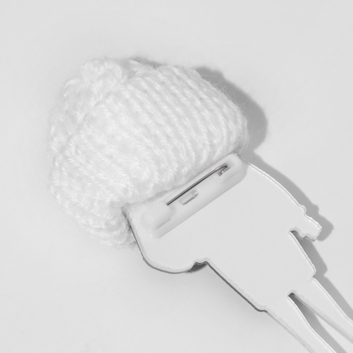 Брошь &laquo;Девочка&raquo; в свитшоте, цветная в серебре