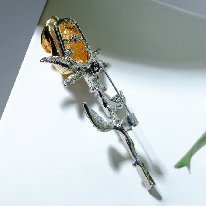 Брошь &laquo;Цветок&raquo; роза, цвет белый в серебряно-золотом