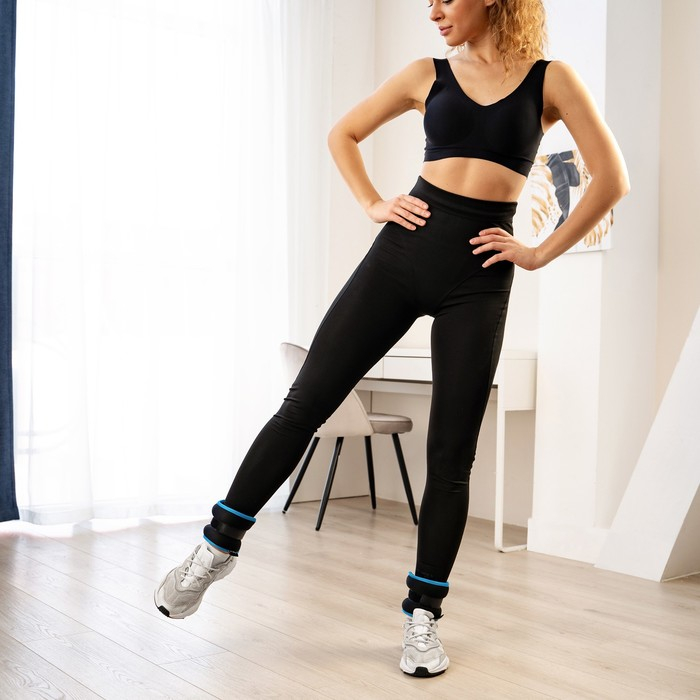 Утяжелители неопреновые ONLYTOP, 2 шт. х 0,5 кг, цвет чёрный/голубой