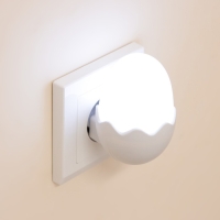 Ночник "Мила" LED белый 6х9х8,5 см Ночник "Мила" LED белый 6х9х8,5 см