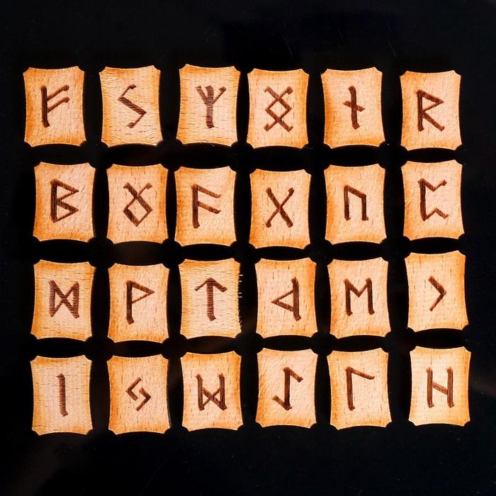 Руны для гадания &laquo;Скандинавские&raquo;, 25 шт, натуральный дуб, мешочек