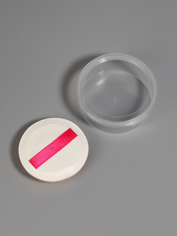 Спонж д/макияжа круг с держат d5см  в пласт футляре латекс белый пакет QF