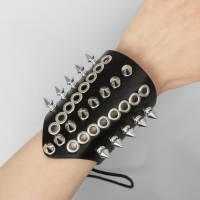 Браслет кожа &laquo;Манжета&raquo; с шипами, цвет чёрно-серебряный