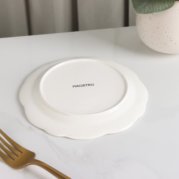 Тарелка керамическая пирожковая Magistro &laquo;Этюд&raquo;, d=15 см, цвет белый
