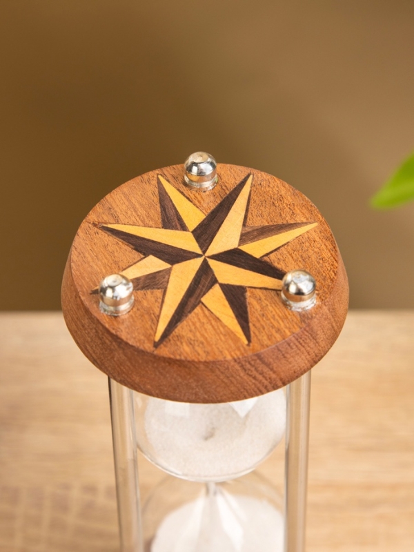 Песочные часы &laquo;Стороны света&raquo;, 6.5&times;6.5&times;18.6 см, дерево, стекло, сталь