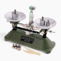 Весы лабораторные, с набором гирь 200 г. Весы лабораторные, с набором гирь 200 г.