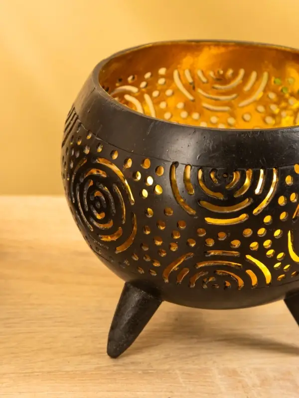 Подсвечник из кокоса, 15&times;15&times;13 см, коричнево-золотой