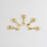 Маркеры для петель &laquo;Ромашка&raquo;, d = 12 мм, 5 шт, цвет белый / золотой / жёлтый