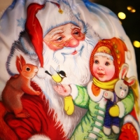 Новый год 2025. Новогодний мешок для подарков на шнурке &laquo;Дед Мороз&raquo;, цвет белый/разноцветный