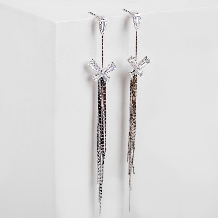 Серьги висячие со стразами Серьги висячие со стразами "Искры" бантик с нитями, цвет белый в серебре