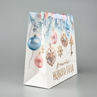 Пакет подарочный новогодний ламинированный квадратный &laquo;Волшебный праздник&raquo;, 30 х 30 х 12 см , Новый год